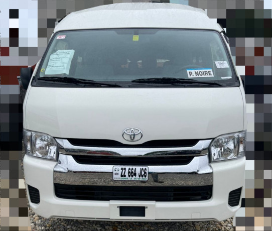 toyota-hiace-big-0