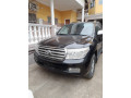 toyota-land-cruiser-v8-small-0